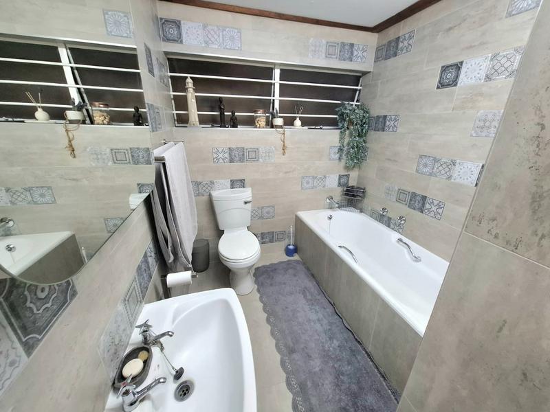 5 Bedroom Property for Sale in Waterkloof Glen Gauteng
