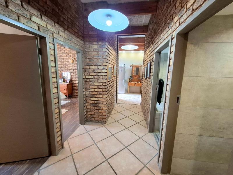5 Bedroom Property for Sale in Waterkloof Glen Gauteng