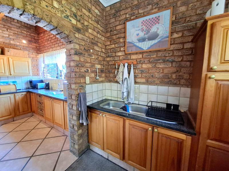 5 Bedroom Property for Sale in Waterkloof Glen Gauteng