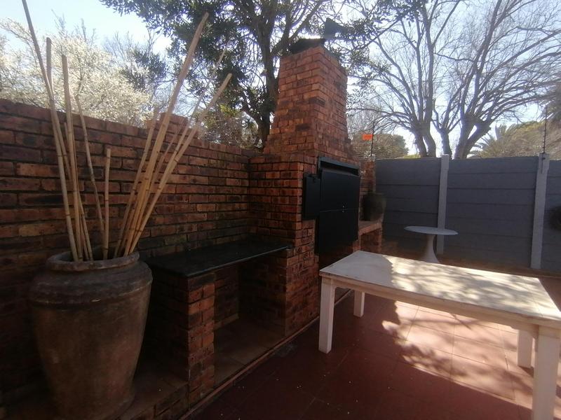 To Let 4 Bedroom Property for Rent in Florida Gauteng