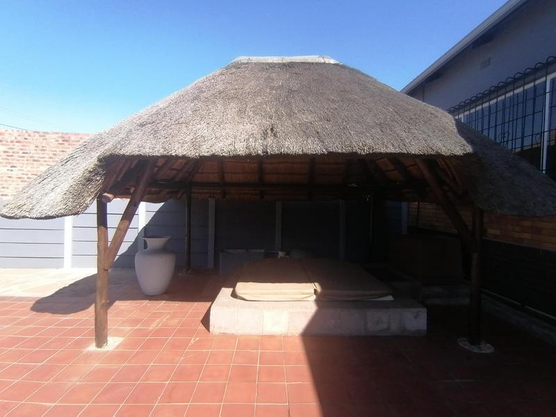 To Let 4 Bedroom Property for Rent in Florida Gauteng