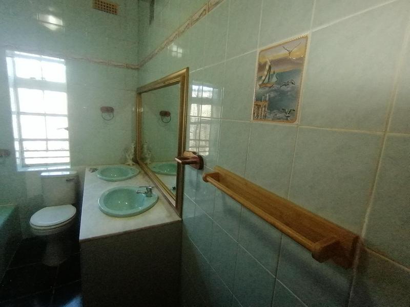 To Let 4 Bedroom Property for Rent in Florida Gauteng