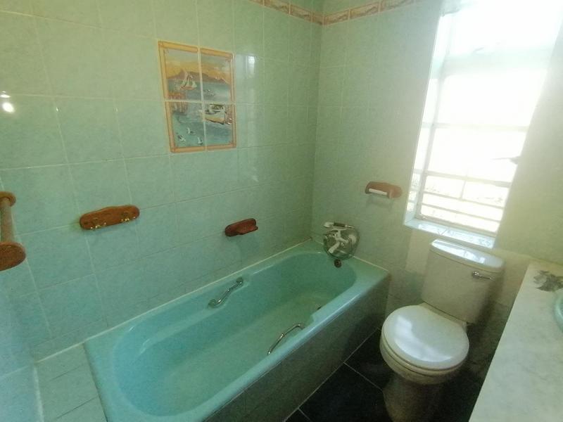 To Let 4 Bedroom Property for Rent in Florida Gauteng