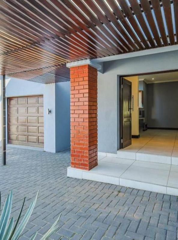 4 Bedroom Property for Sale in Olympus Country Estate Gauteng