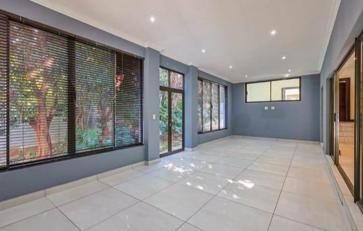 4 Bedroom Property for Sale in Olympus Country Estate Gauteng