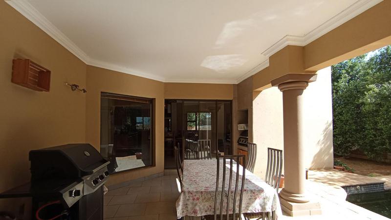 4 Bedroom Property for Sale in Ruimsig Gauteng