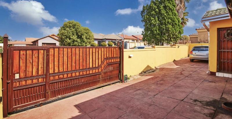 3 Bedroom Property for Sale in Olievenhoutbosch Gauteng