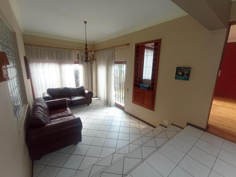 2 Bedroom Property for Sale in Helderkruin Gauteng