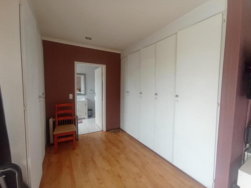 2 Bedroom Property for Sale in Helderkruin Gauteng