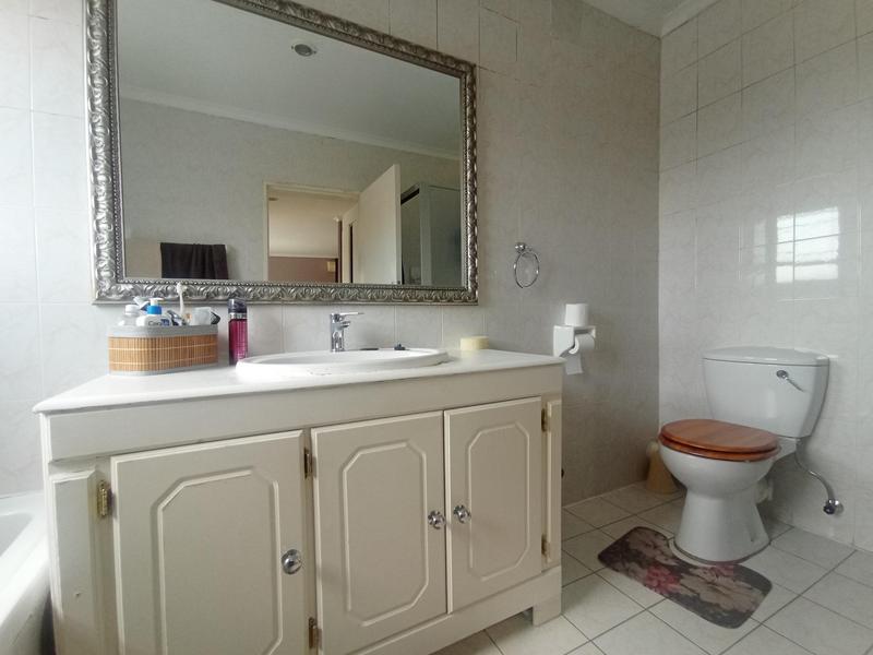 2 Bedroom Property for Sale in Helderkruin Gauteng