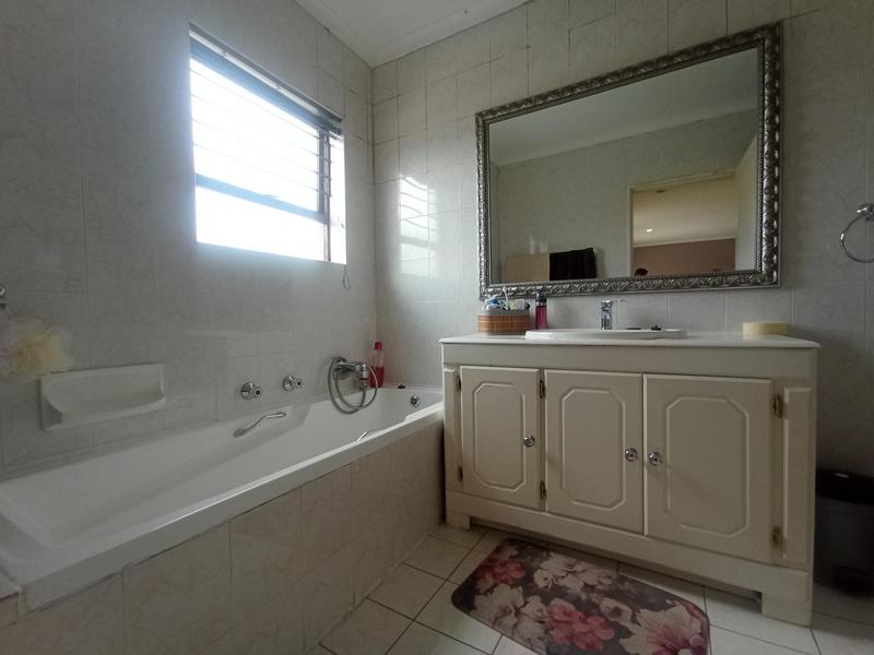 2 Bedroom Property for Sale in Helderkruin Gauteng