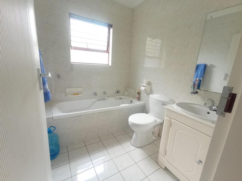 2 Bedroom Property for Sale in Helderkruin Gauteng