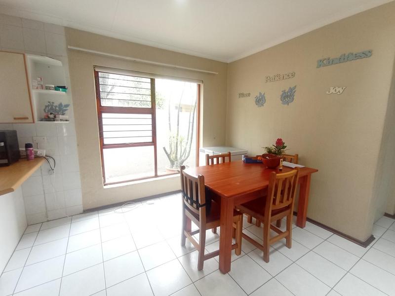 2 Bedroom Property for Sale in Helderkruin Gauteng
