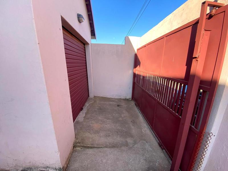 3 Bedroom Property for Sale in Mohlakeng Gauteng