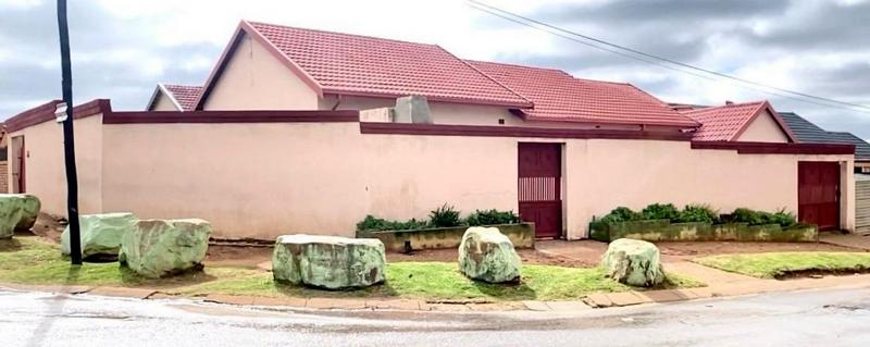 3 Bedroom Property for Sale in Mohlakeng Gauteng