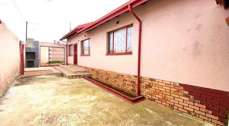 3 Bedroom Property for Sale in Mohlakeng Gauteng