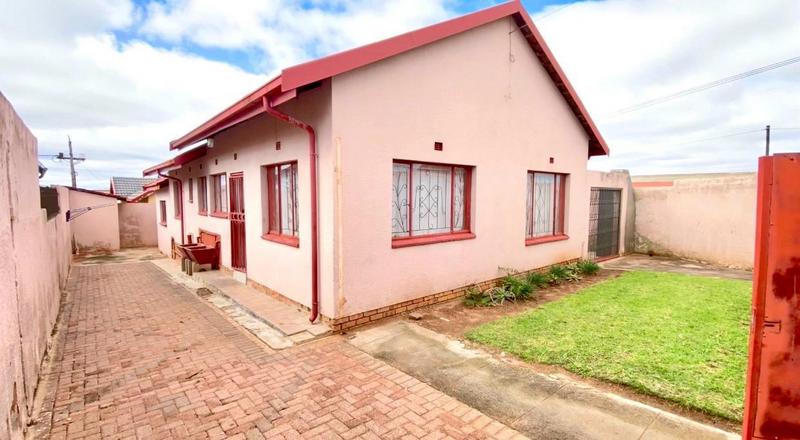 3 Bedroom Property for Sale in Mohlakeng Gauteng