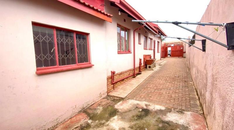 3 Bedroom Property for Sale in Mohlakeng Gauteng