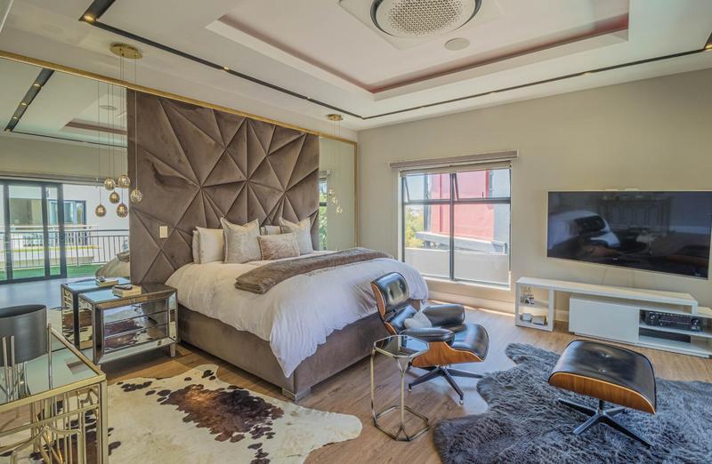 6 Bedroom Property for Sale in Midstream Ridge Gauteng