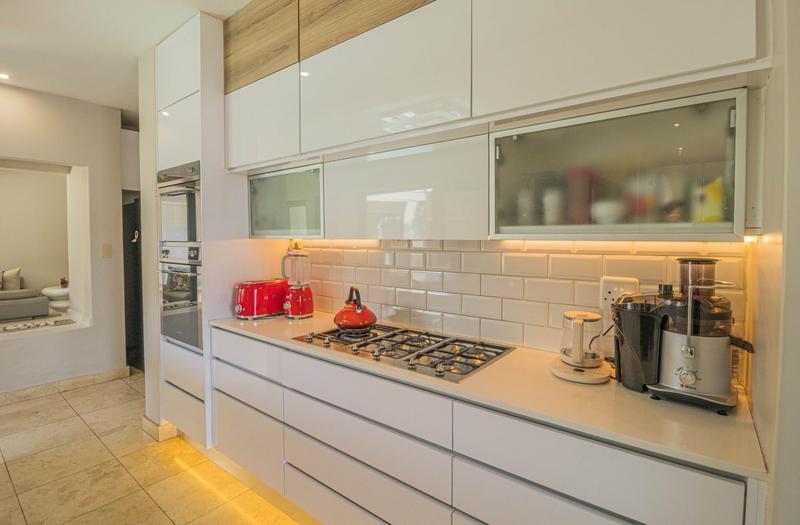 6 Bedroom Property for Sale in Midstream Ridge Gauteng