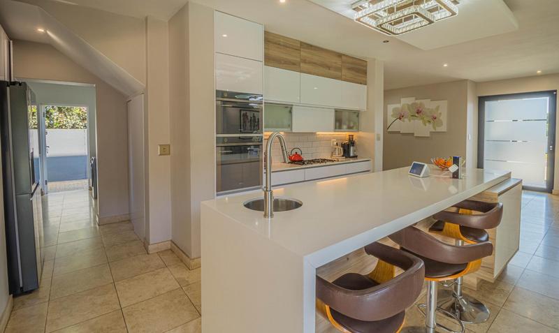 6 Bedroom Property for Sale in Midstream Ridge Gauteng
