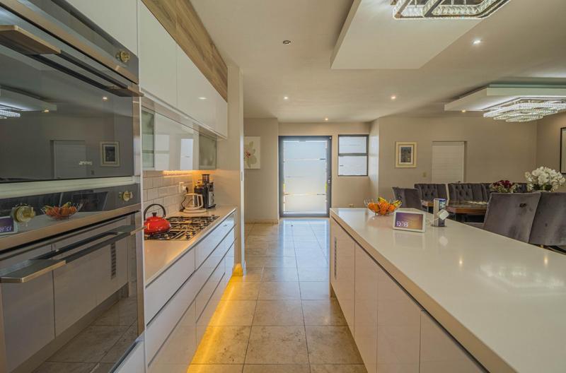 6 Bedroom Property for Sale in Midstream Ridge Gauteng