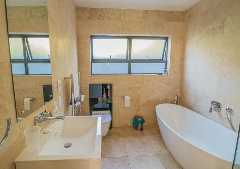 6 Bedroom Property for Sale in Midstream Ridge Gauteng