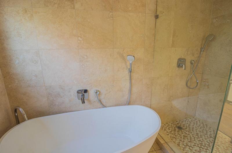 6 Bedroom Property for Sale in Midstream Ridge Gauteng