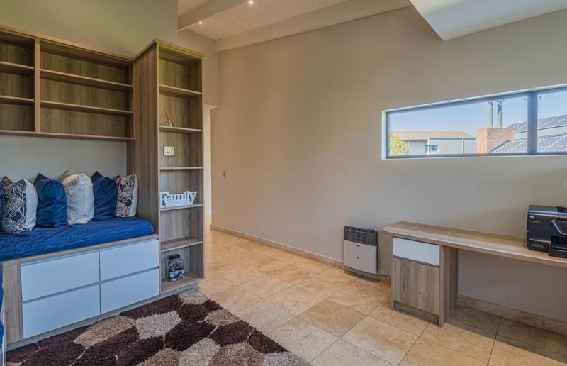 6 Bedroom Property for Sale in Midstream Ridge Gauteng