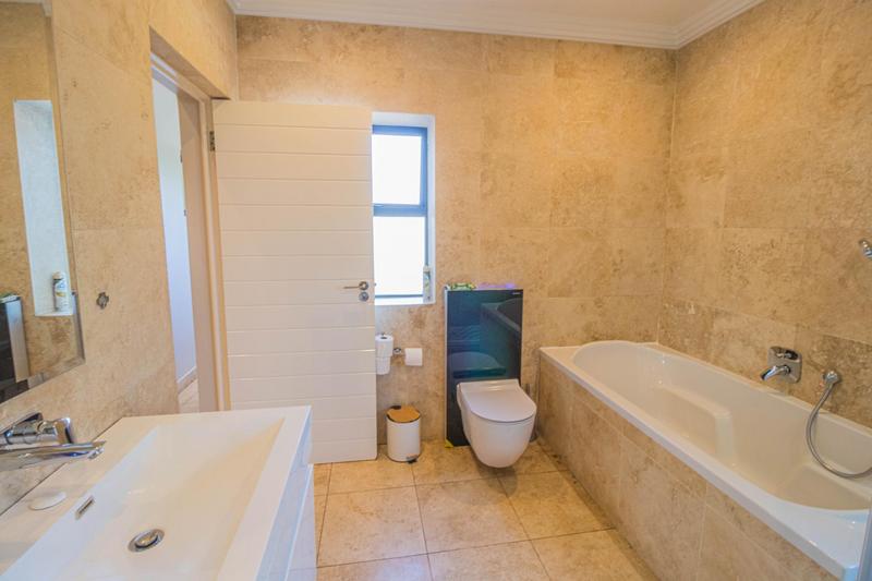 6 Bedroom Property for Sale in Midstream Ridge Gauteng
