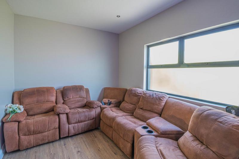 6 Bedroom Property for Sale in Midstream Ridge Gauteng
