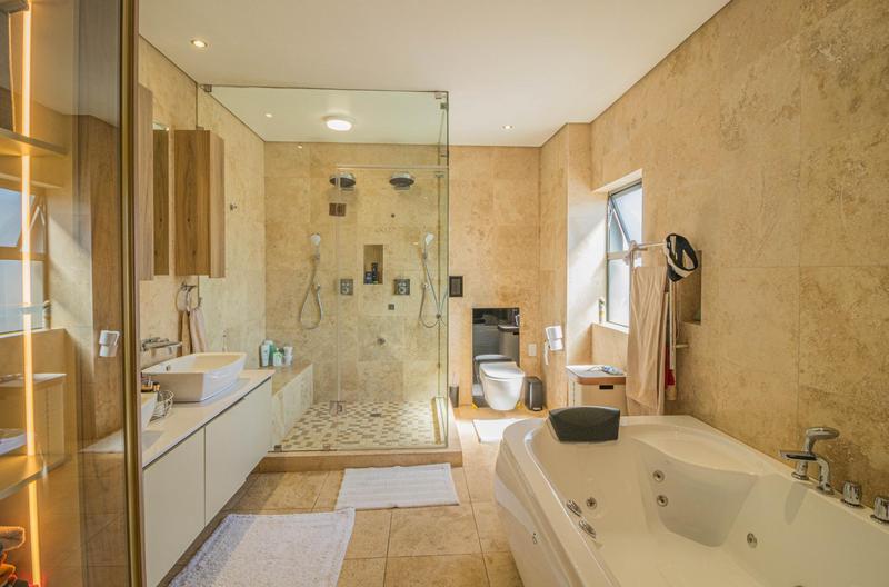 6 Bedroom Property for Sale in Midstream Ridge Gauteng