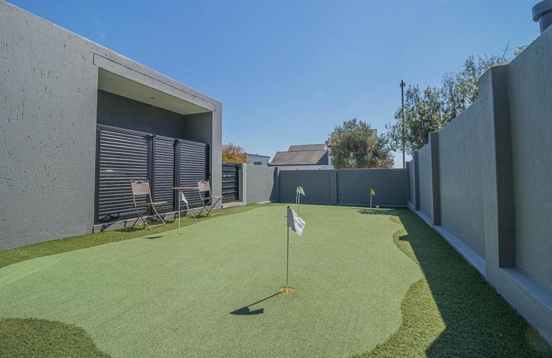 6 Bedroom Property for Sale in Midstream Ridge Gauteng