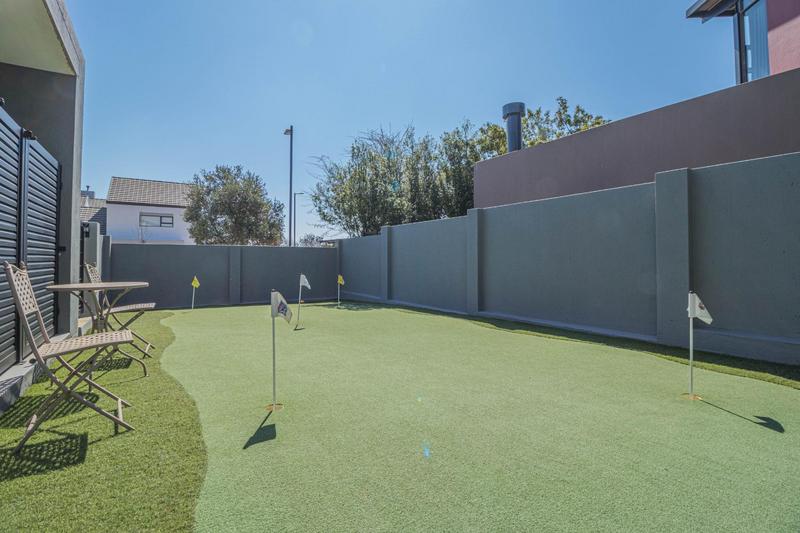 6 Bedroom Property for Sale in Midstream Ridge Gauteng