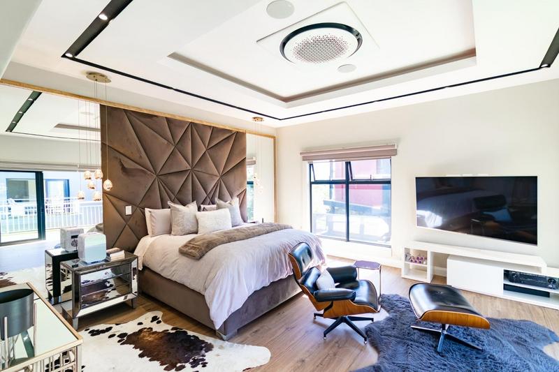 6 Bedroom Property for Sale in Midstream Ridge Gauteng