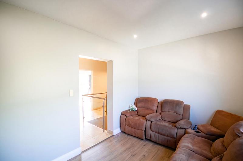6 Bedroom Property for Sale in Midstream Ridge Gauteng
