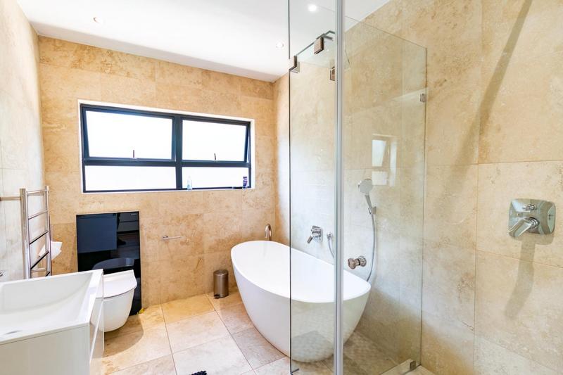 6 Bedroom Property for Sale in Midstream Ridge Gauteng