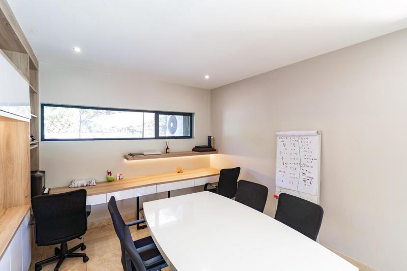 6 Bedroom Property for Sale in Midstream Ridge Gauteng