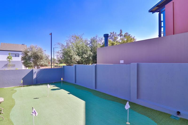 6 Bedroom Property for Sale in Midstream Ridge Gauteng