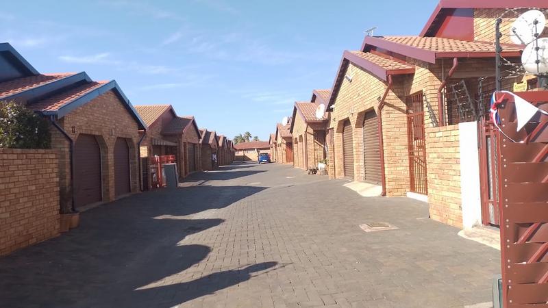 2 Bedroom Property for Sale in Eike Park Gauteng
