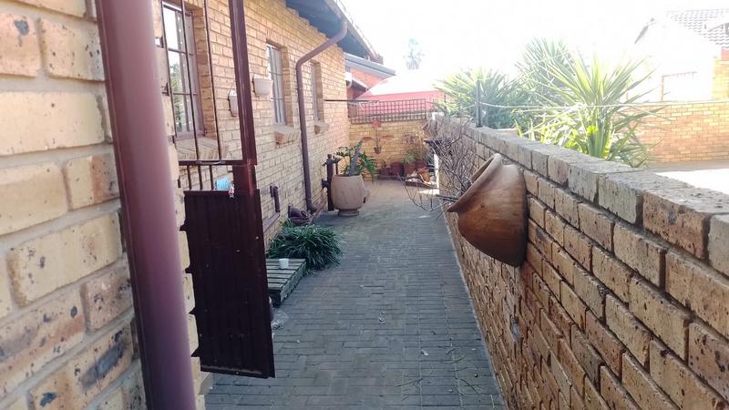 2 Bedroom Property for Sale in Eike Park Gauteng
