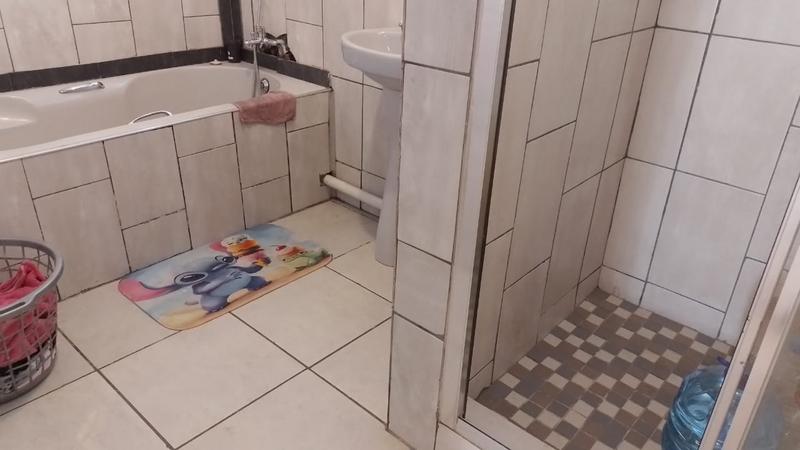 2 Bedroom Property for Sale in Greenhills Gauteng