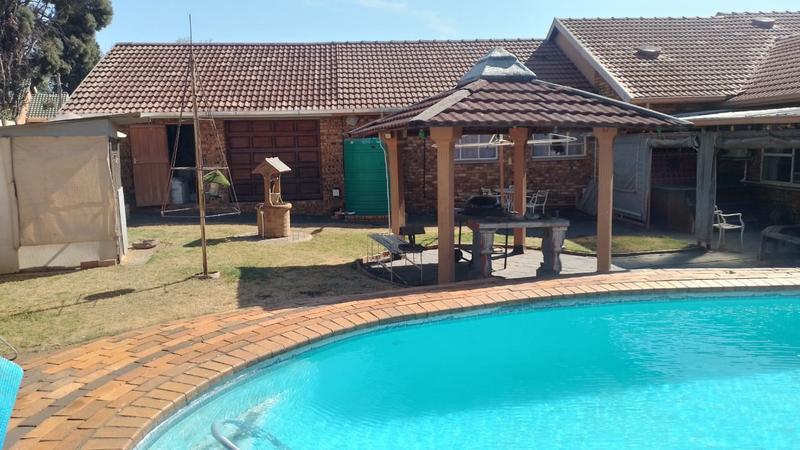 3 Bedroom Property for Sale in Helikonpark Gauteng