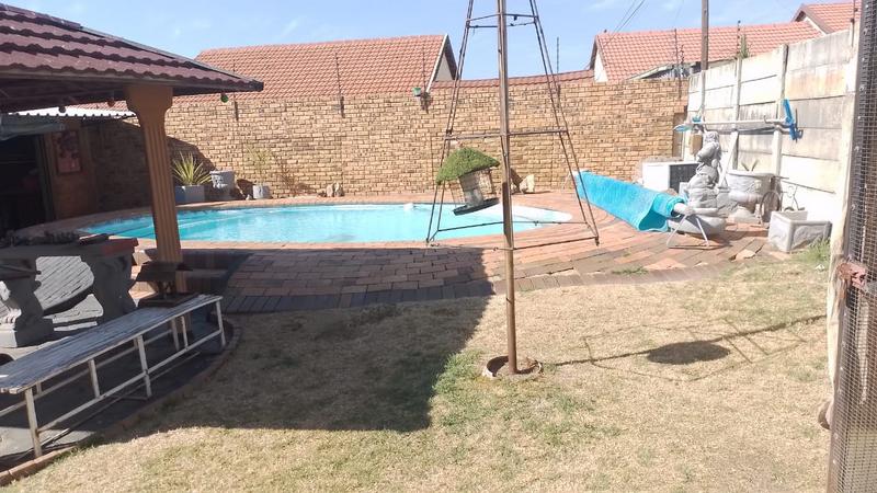3 Bedroom Property for Sale in Helikonpark Gauteng