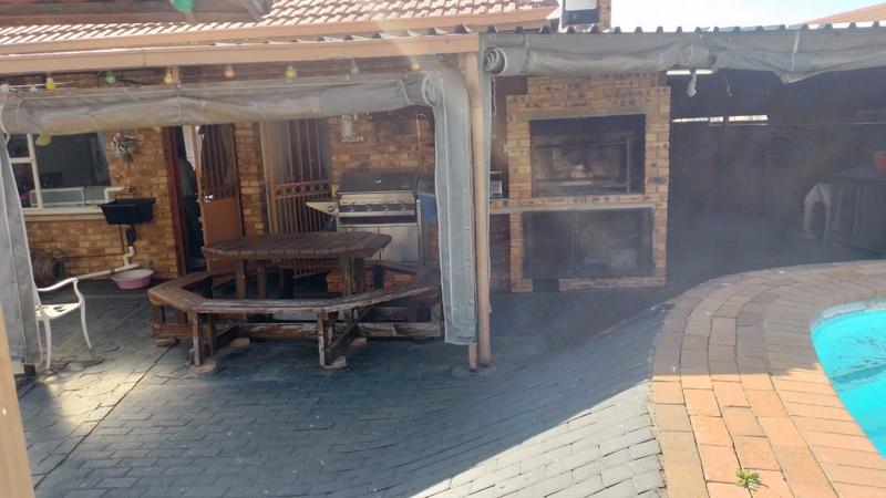 3 Bedroom Property for Sale in Helikonpark Gauteng