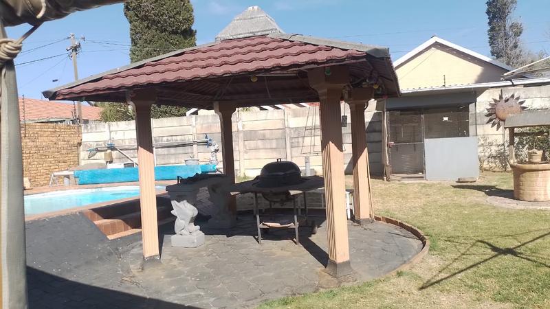 3 Bedroom Property for Sale in Helikonpark Gauteng