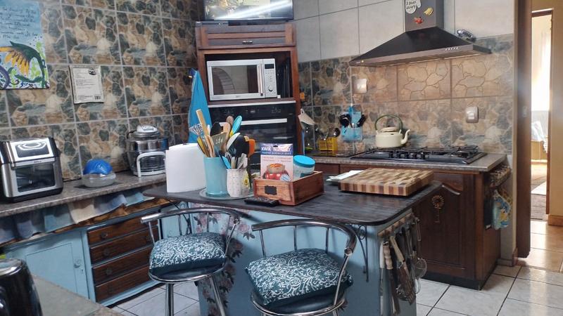 3 Bedroom Property for Sale in Helikonpark Gauteng