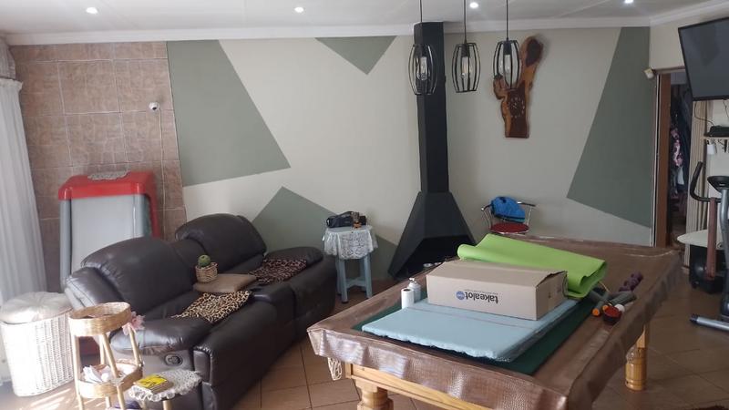 3 Bedroom Property for Sale in Helikonpark Gauteng