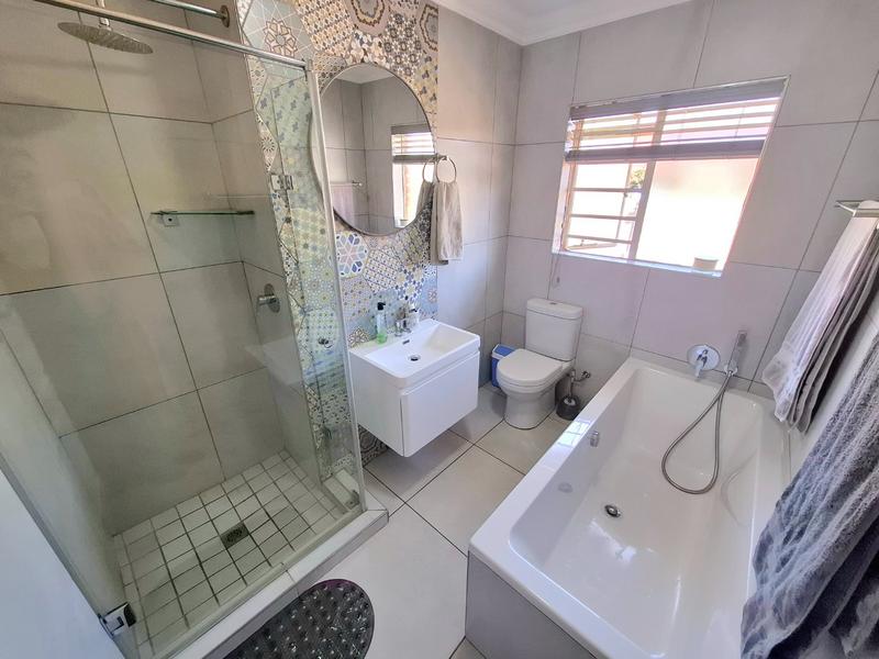 3 Bedroom Property for Sale in Pierre Van Ryneveld Gauteng