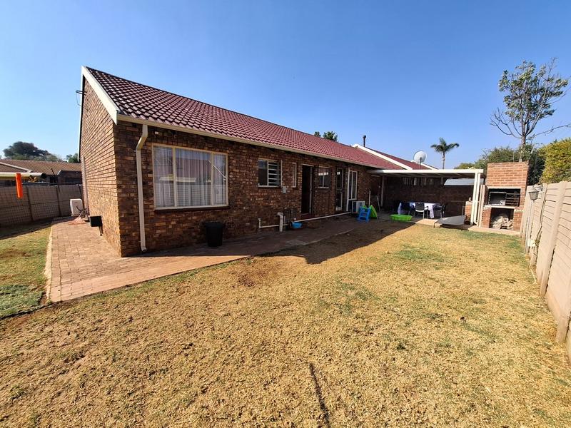 3 Bedroom Property for Sale in Pierre Van Ryneveld Gauteng